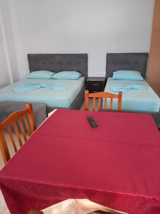 Sarandë Rock Star-Pllakat Bed & Breakfast エクステリア 写真