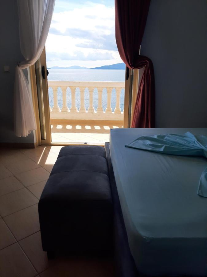 Sarandë Rock Star-Pllakat Bed & Breakfast エクステリア 写真