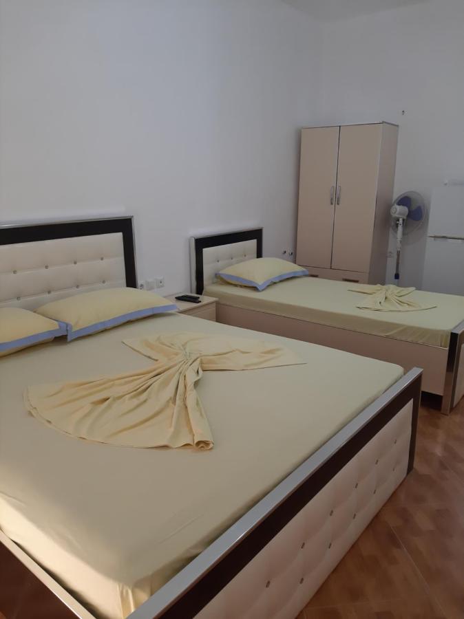 Sarandë Rock Star-Pllakat Bed & Breakfast エクステリア 写真