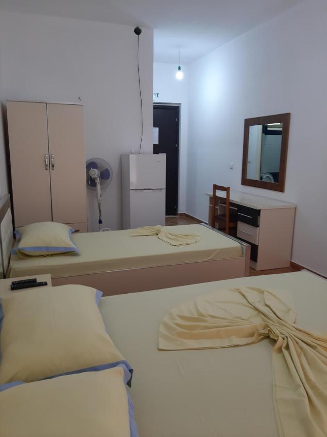 Sarandë Rock Star-Pllakat Bed & Breakfast エクステリア 写真
