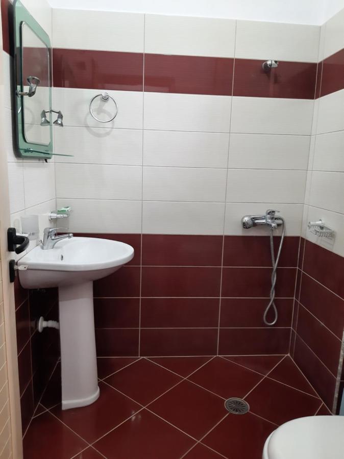 Sarandë Rock Star-Pllakat Bed & Breakfast エクステリア 写真