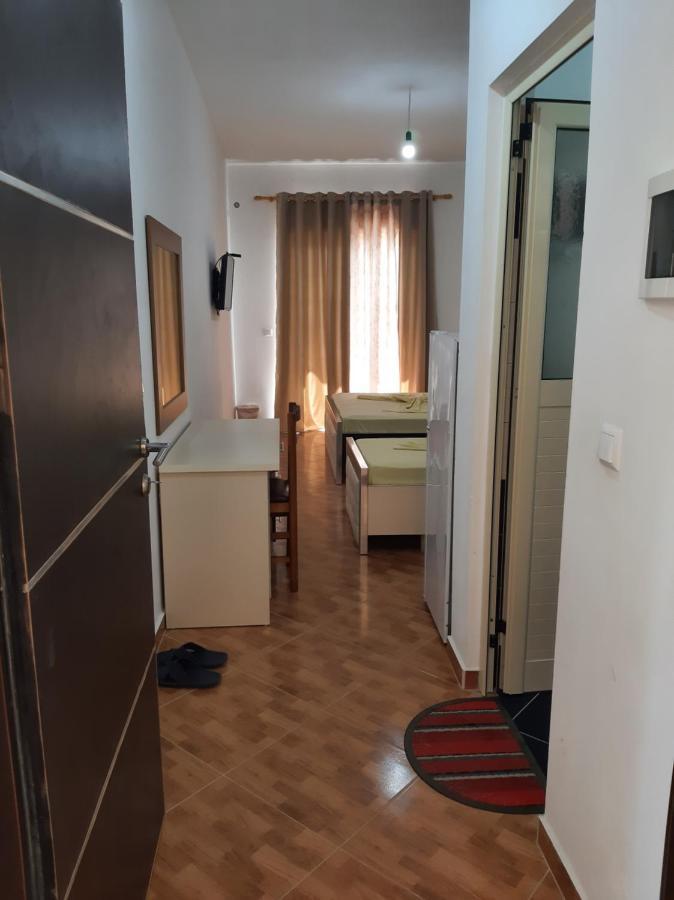 Sarandë Rock Star-Pllakat Bed & Breakfast エクステリア 写真