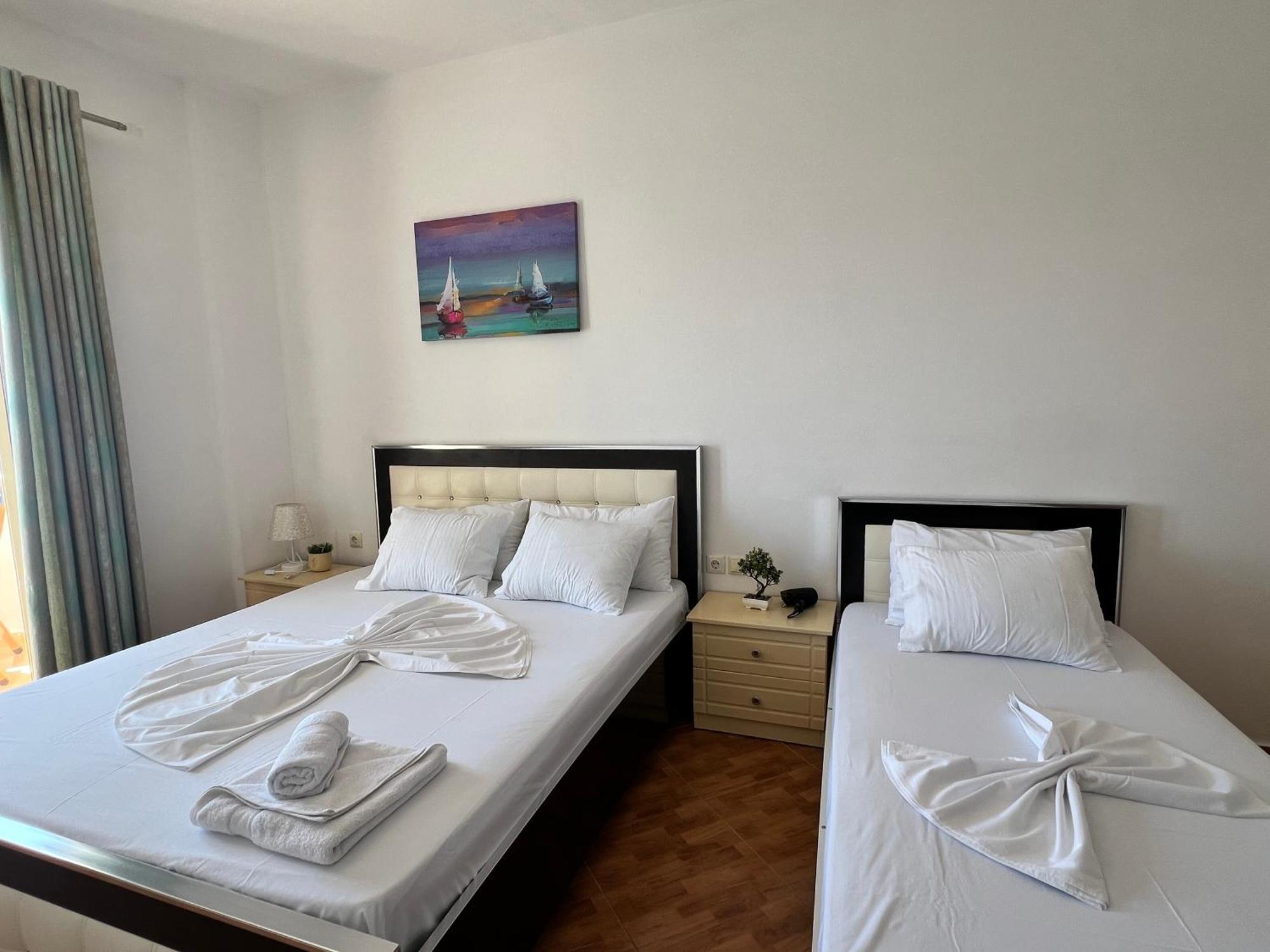 Sarandë Rock Star-Pllakat Bed & Breakfast エクステリア 写真