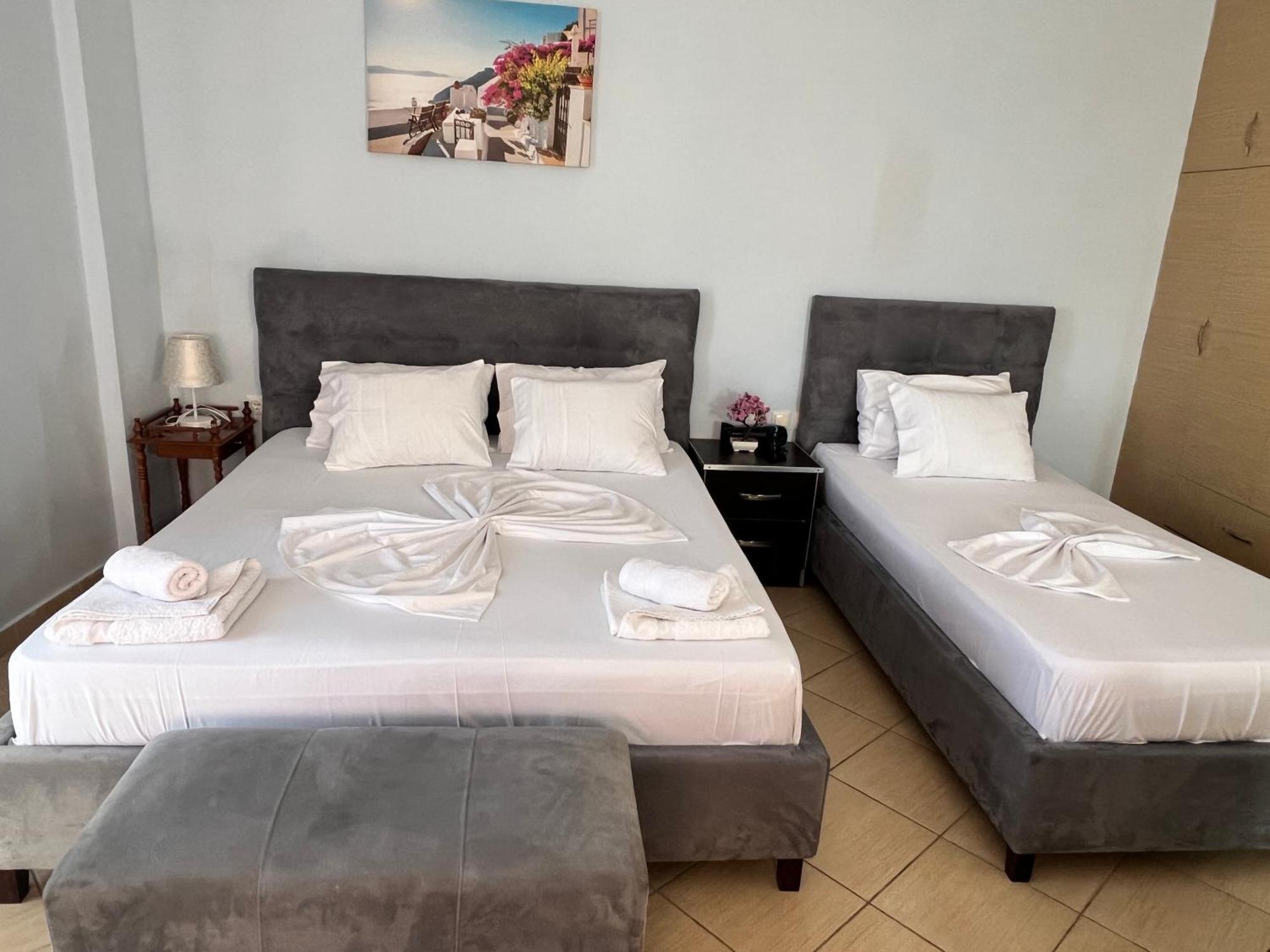 Sarandë Rock Star-Pllakat Bed & Breakfast エクステリア 写真