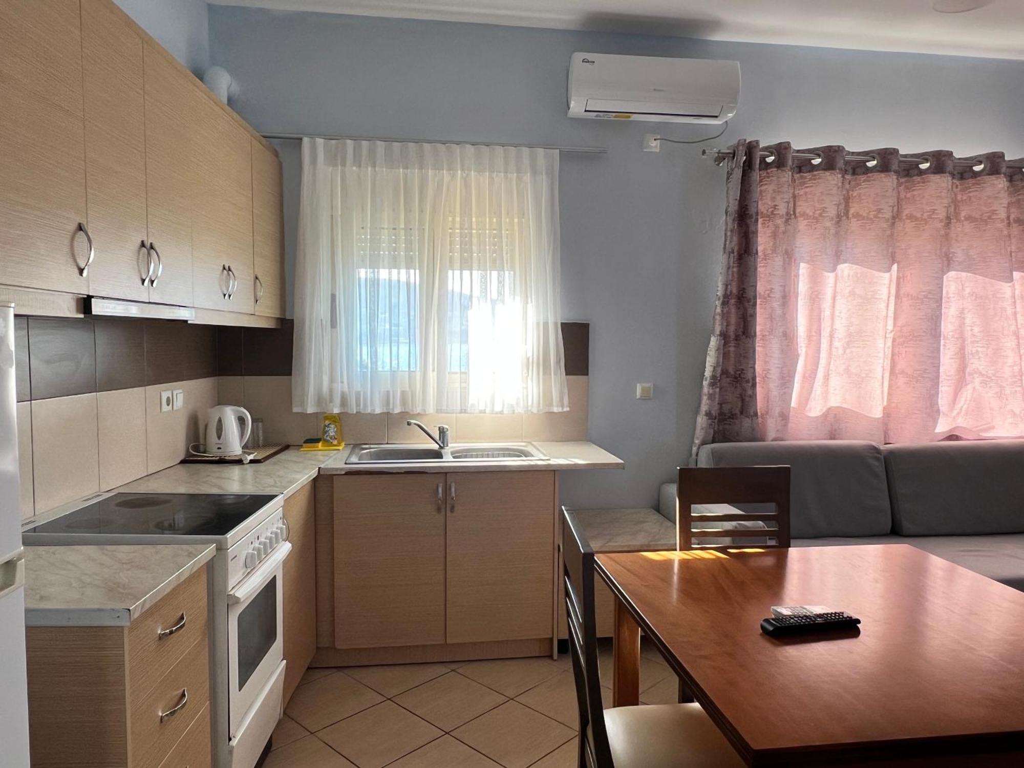Sarandë Rock Star-Pllakat Bed & Breakfast エクステリア 写真