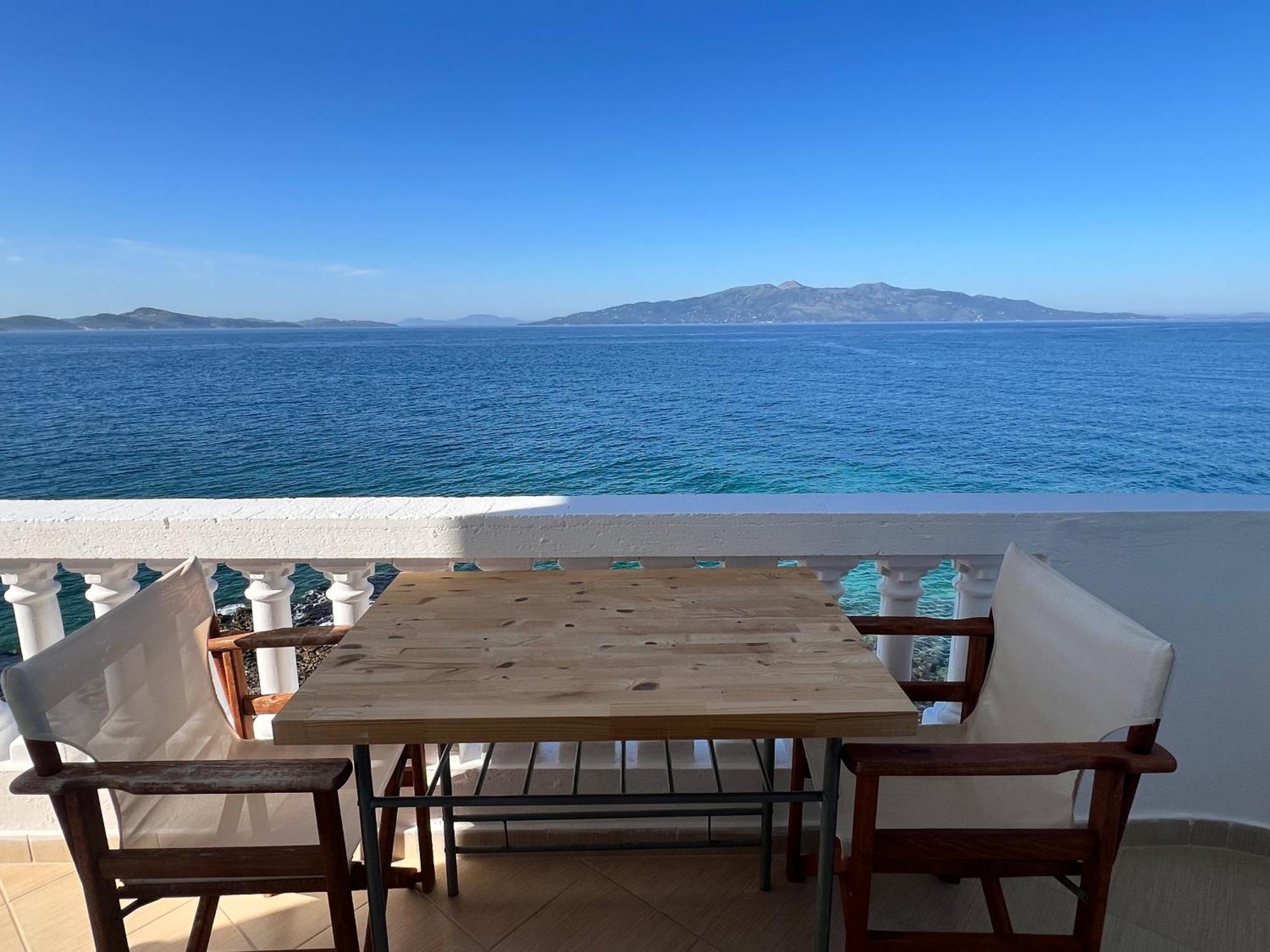 Sarandë Rock Star-Pllakat Bed & Breakfast エクステリア 写真