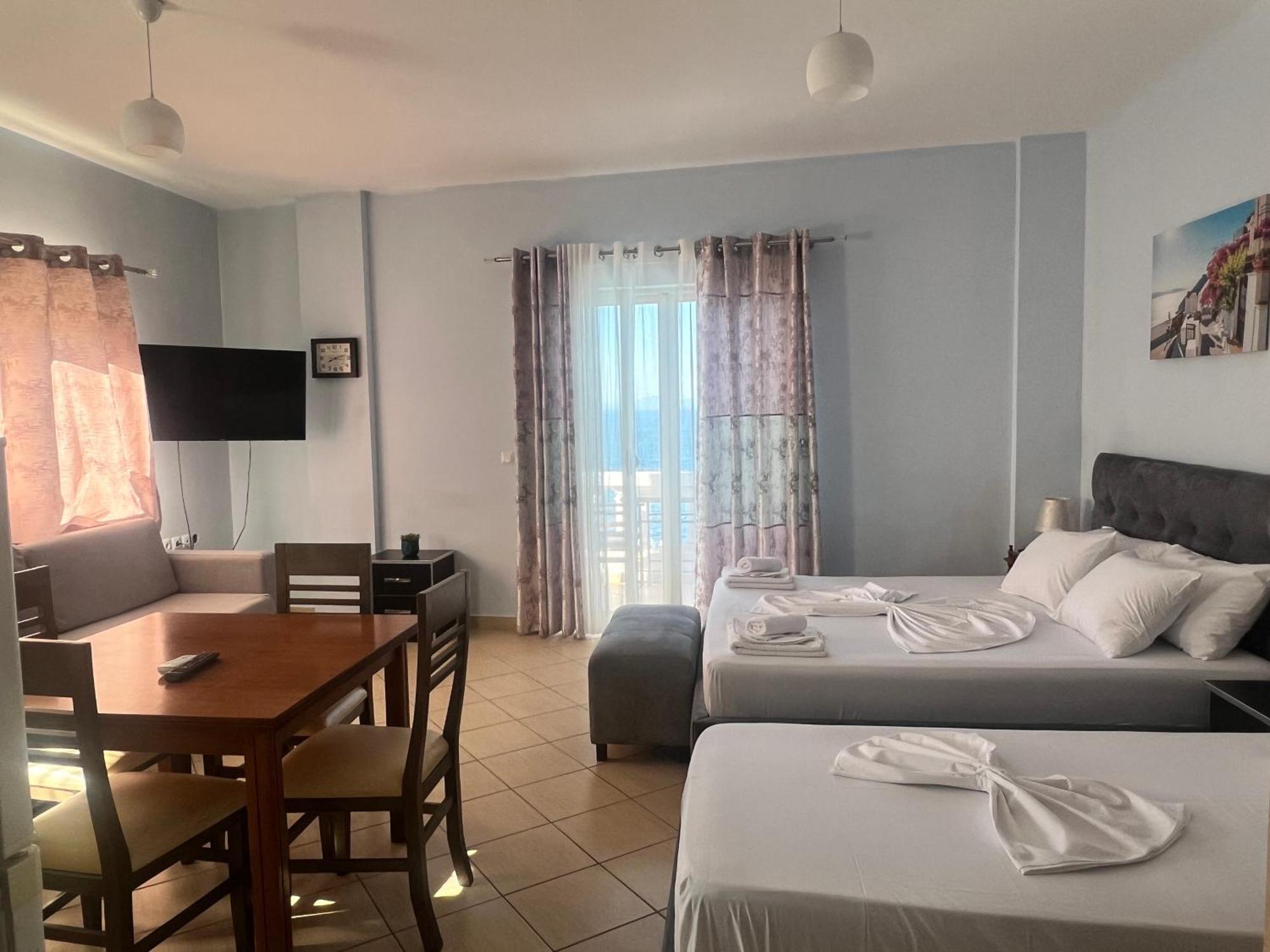 Sarandë Rock Star-Pllakat Bed & Breakfast エクステリア 写真